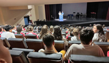 Estudiantes en el Centro de Artes Escénicas durante las Jornadas Europeas de Convivencia
