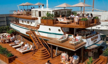 Yate Stardust Uno transformado en alojamiento sostenible en La Manga