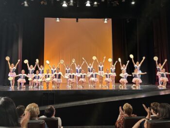 Niños y niñas en un espectáculo de danza en Torre Pacheco