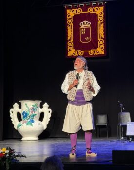 Actor del grupo Auditorium en el Festival de Folclore de San Javier