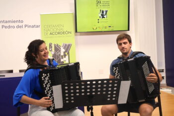 Músicos interpretando en el Certamen Nacional de Acordeón 2026 en San Pedro del Pinatar