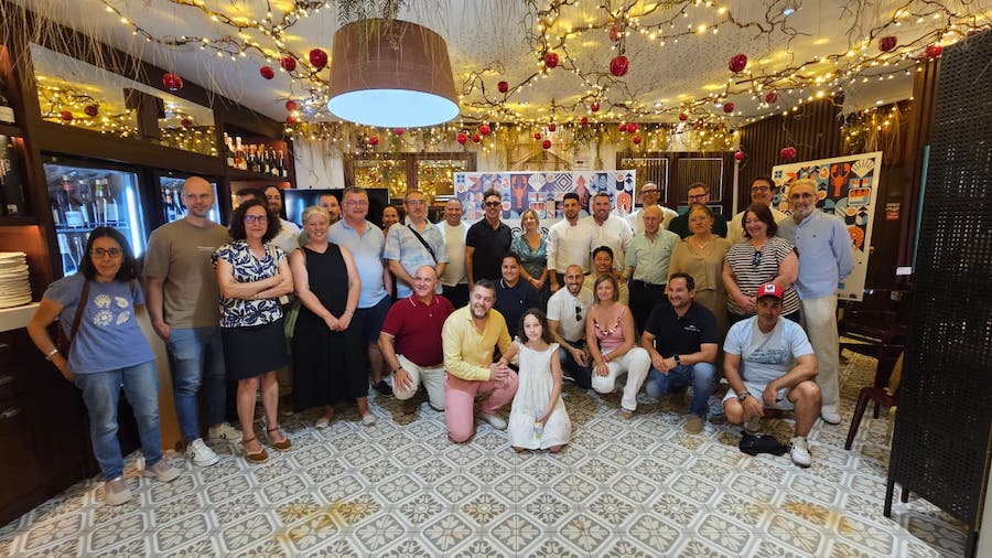 Grupo de personas en un evento de Gastromar en Los Alcázares