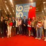 Grupo de personas en la presentación del 56 Festival de Teatro de San Javier