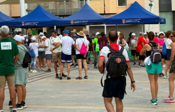 Participantes en la marcha solidaria contra el cáncer en San Javier