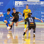 Marta Peñalver en acción durante un partido de fútbol sala