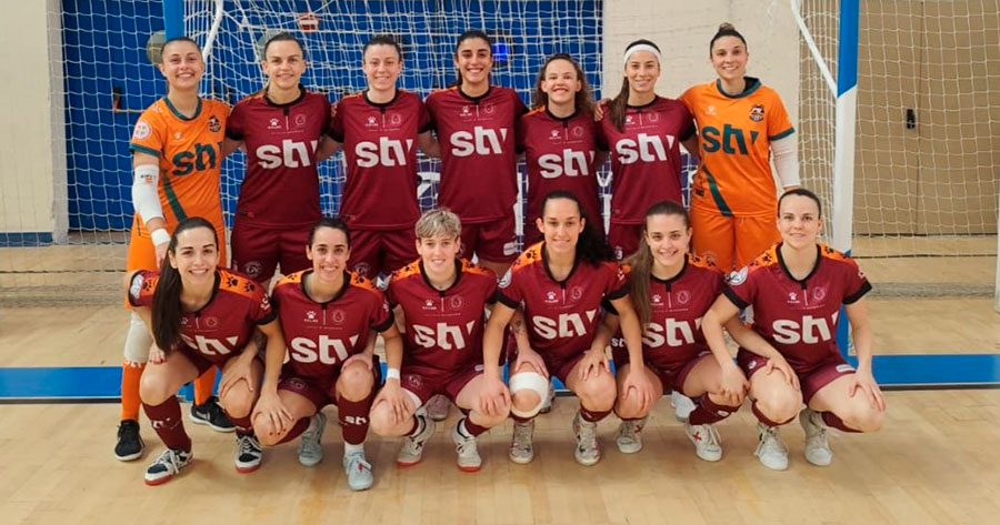 Equipo de fútbol sala STV Roldán posando en el pabellón