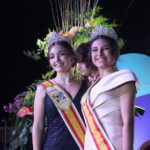 Dos reinas con coronas durante las fiestas de San Pedro del Pinatar