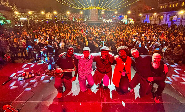 Banda Soulift en concierto con público animado en San Javier