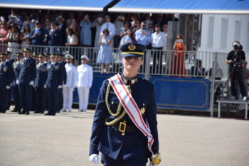 La Princesa Leonor durante la ceremonia de imposición de la Gran Cruz del Mérito Aeronáutico.