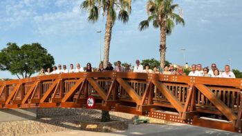 Inauguración de la pasarela peatonal en el Barrio de Santiago