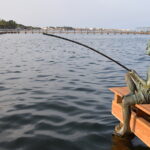 Escultura del Niño Pescador en el balneario de Los Viudes