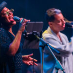 José James y China Moses cantando en el festival de jazz
