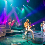Actuación de la banda tributo Generation ABBA en un festival de música
