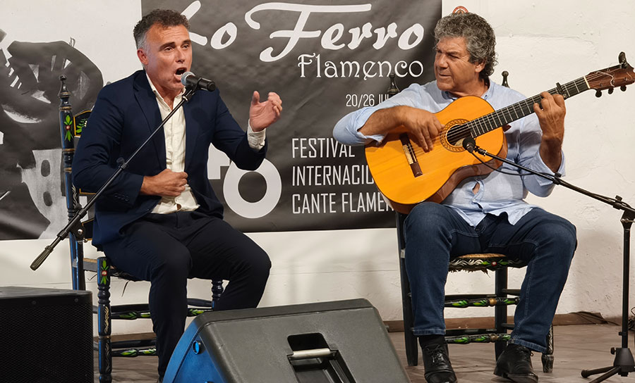 Artistas flamencos actuando en el Festival Internacional de Cante Flamenco de Lo Ferro