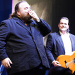 Paco Aparicio recibiendo la Medalla de Oro en el Festival de Lo Ferro