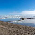 Pantalan flotante en la playa de Los Nietos en el Mar Menor