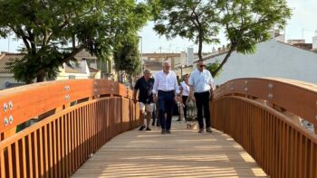 Inauguración de la pasarela peatonal en el Barrio de Santiago