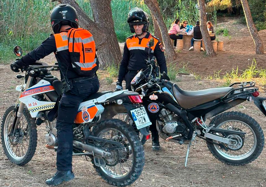 Voluntarios de Protección Civil en motocicletas en Pilar de la Horadada