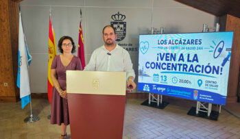 Conferencia sobre la concentración por un centro de salud 24 horas en Los Alcázares.