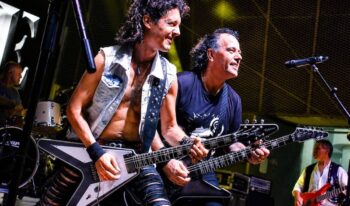 Músicos tocando en el Festival Sal de Rock en Lo Pagán