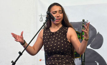 Cantante en el concurso de cante flamenco en Lo Ferro