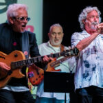Ximo Tébar tocando la guitarra en Jazz San Javier con otros músicos