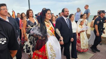Autoridades y damas en la romería de la Virgen de la Asunción en Los Alcázares