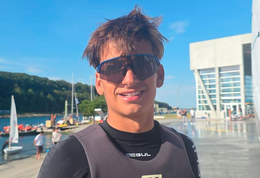Ángel Peñalver sonriente en el Campeonato del Mundo de vela en Dinamarca