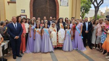 Grupo de personas en la celebración de la Virgen de la Asunción en Los Alcázares