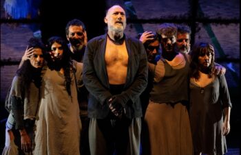 Escena de la obra de teatro La Barraca dirigida por Magüi Mira