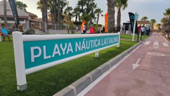 Cartel de la Playa Náutica de Las Salinas en Los Alcázares